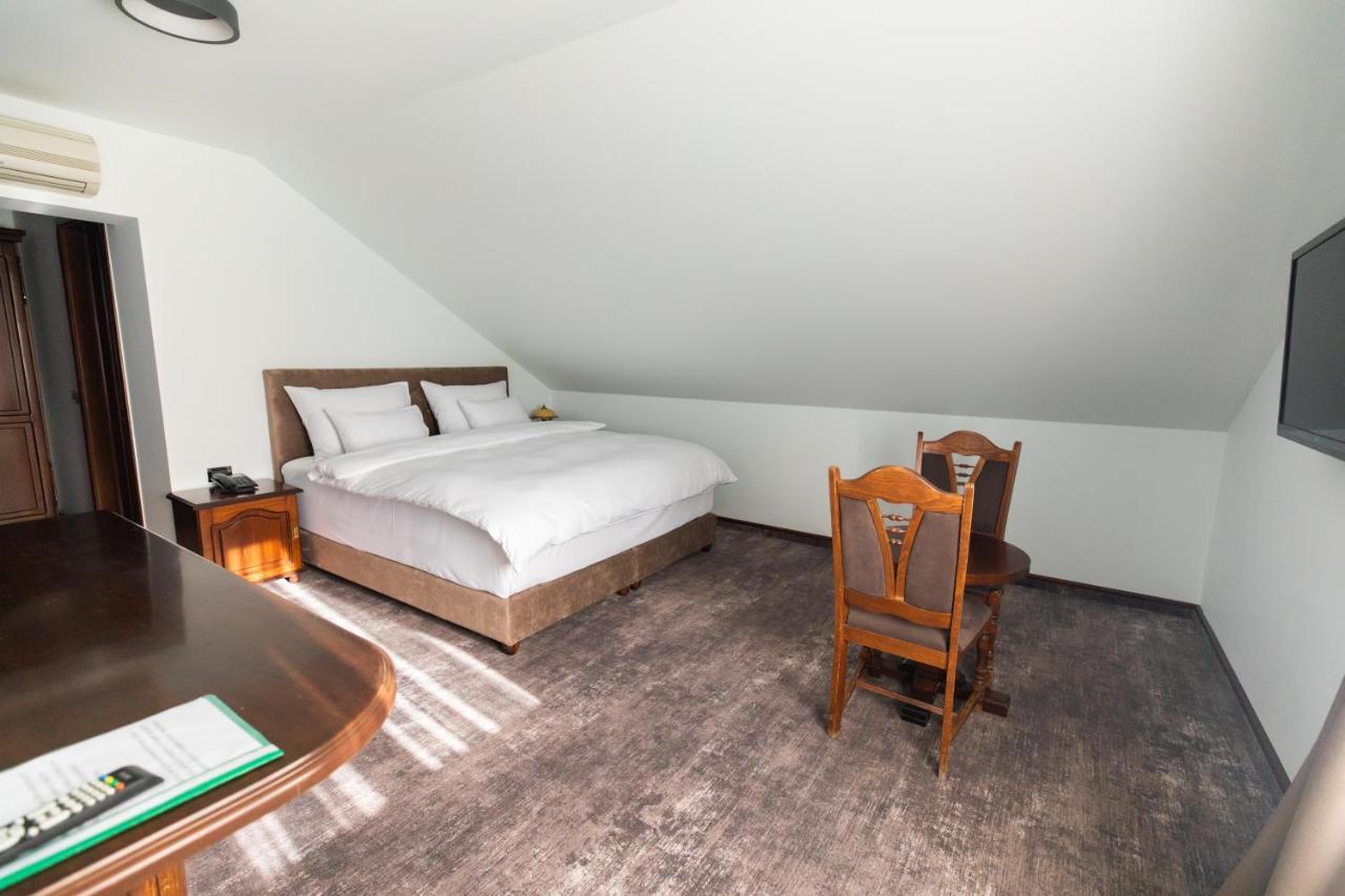 Târgu Jiu Pensiunea Casa Vera מראה חיצוני תמונה